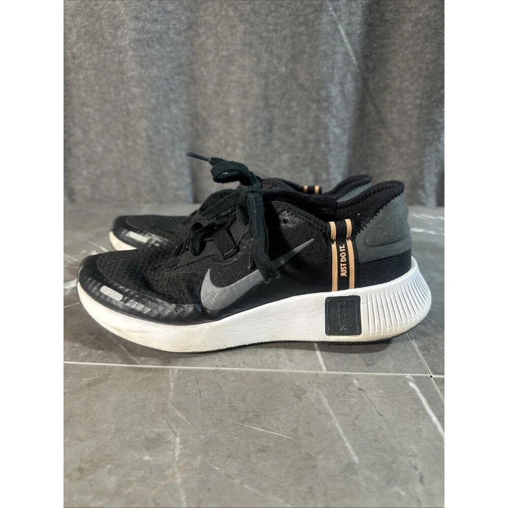 Nike Respoto Black Running Shoes CZ5630-002 Women’s Size 8 B16